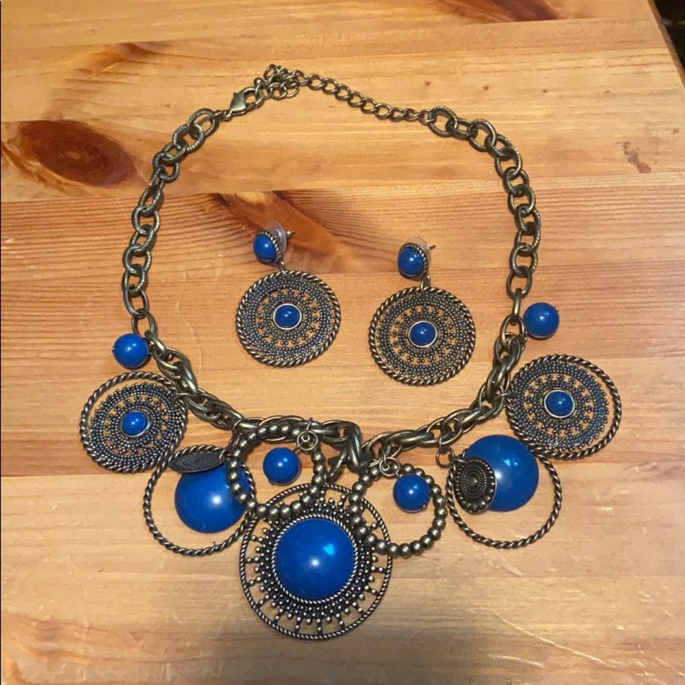 Premier necklace and earrings set